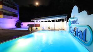 2 piscinas al aire libre