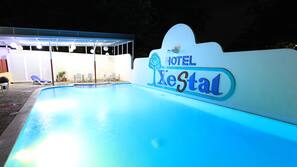2 piscinas al aire libre