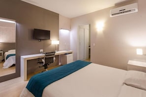Minibar, blackout drapes, free WiFi, bed sheets