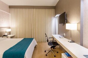 Minibar, blackout drapes, free WiFi, bed sheets
