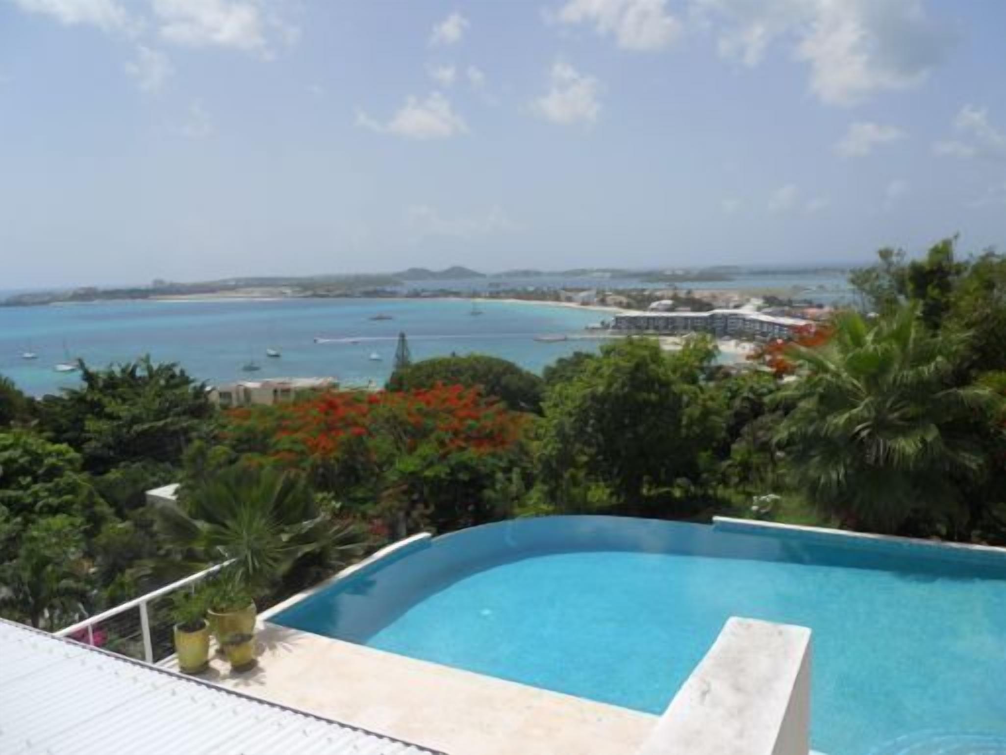 La Di Da by RedAwning in Simpson Bay, Sint Maarten