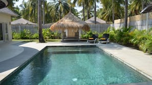 10 outdoor pools
