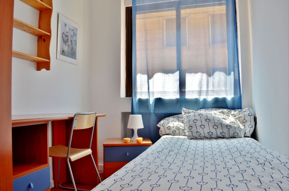 Roomin Hostel
