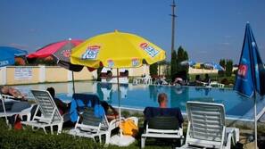 Piscine extérieure (ouverte en saison)