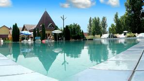 Piscine extérieure (ouverte en saison)
