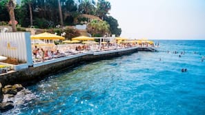 Private beach, sun-loungers, beach umbrellas, beach towels