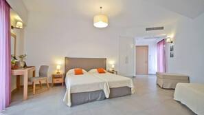 In-room safe, soundproofing, iron/ironing board, free WiFi