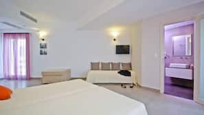 In-room safe, soundproofing, iron/ironing board, free WiFi