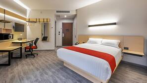 Cofres nos quartos, escrivaninha, cortinas blackout
