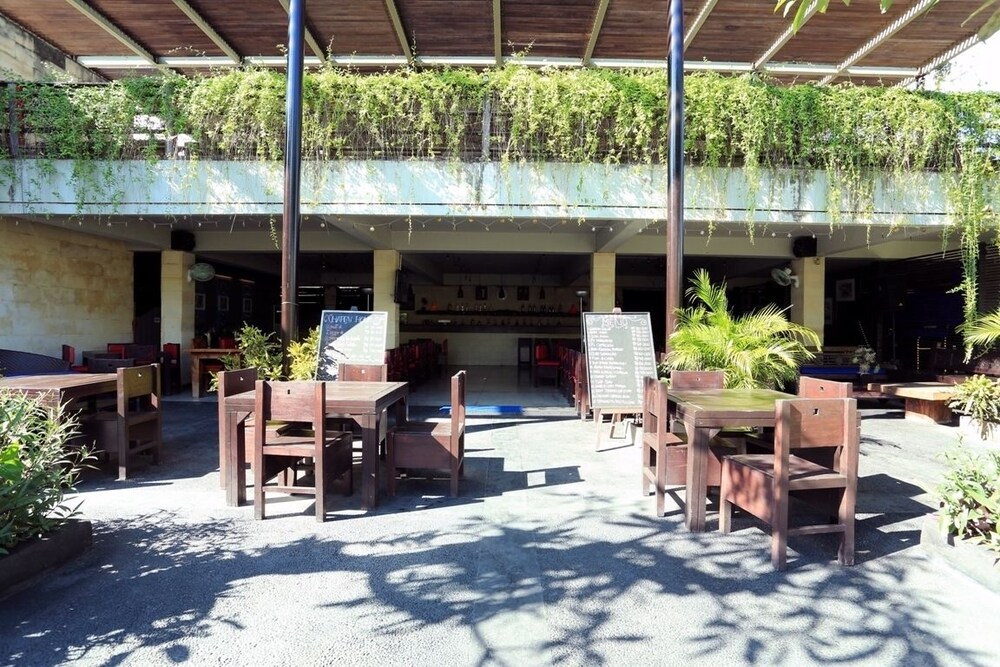 Reddoorz Plus Near Kuta Square In Kuta Indonesia Expedia - 