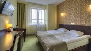 Premium bedding, in-room safe, desk, iron/ironing board
