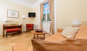 Premium bedding, minibar, in-room safe, desk