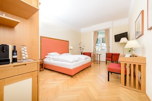 Triple Room, Park View | Premium bedding, minibar, in-room safe, desk