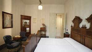 Minibar, una cassaforte in camera, una scrivania