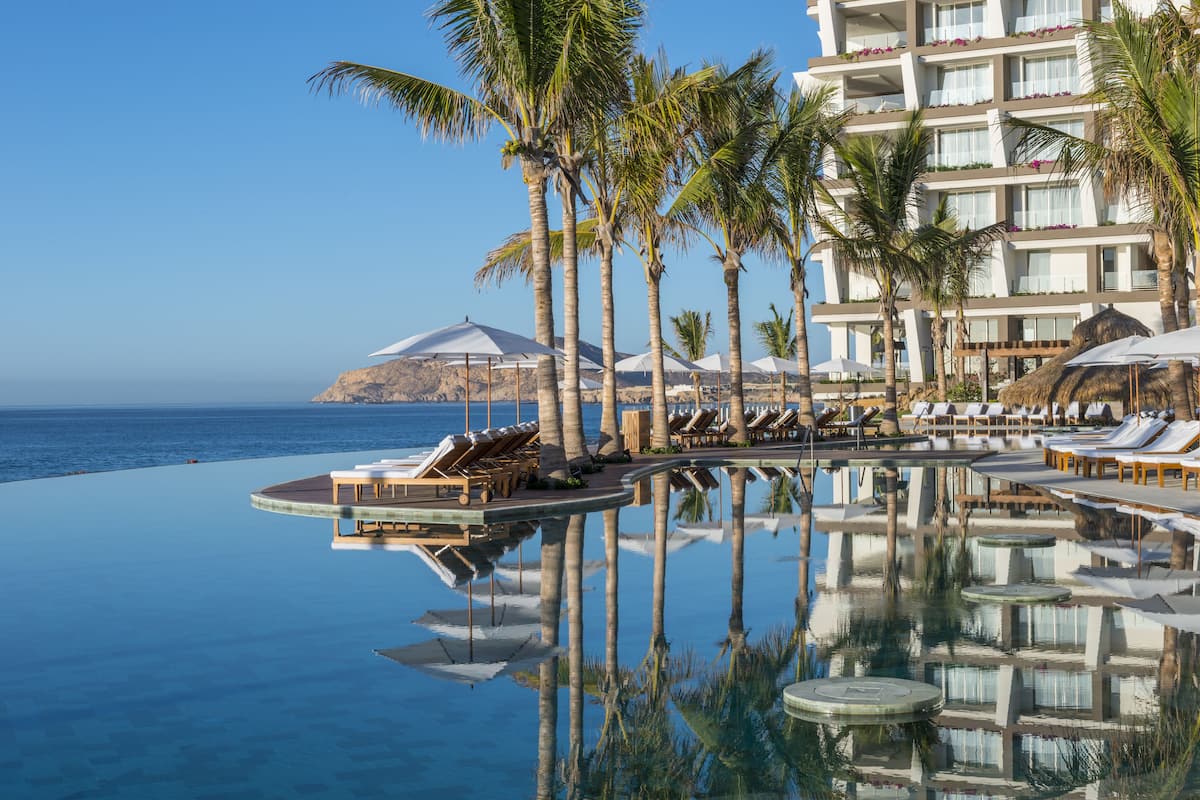 beautiful blue water and homes on the beach in san jose del cabo, one of the Best Mexican Beach Towns