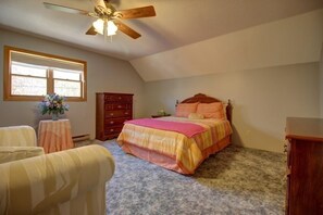 Standard Room, 1 Queen Bed | Individually decorated, free WiFi