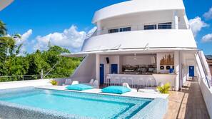 2 piscinas al aire libre