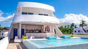 2 piscinas al aire libre