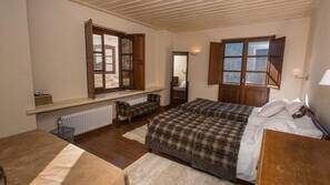 Premium bedding, iron/ironing board, free WiFi