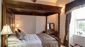 Premium bedding, in-room safe, iron/ironing board, rollaway beds