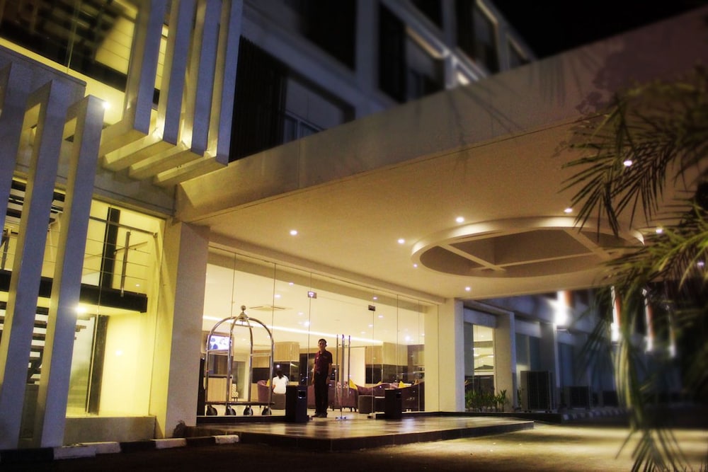 The Evitel Hotel In Bekasi Hotel Rates Reviews On Orbitz