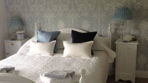 Free WiFi, linens