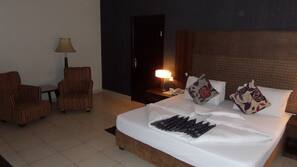 Desk, free WiFi, wheelchair access