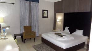 Desk, free WiFi, wheelchair access