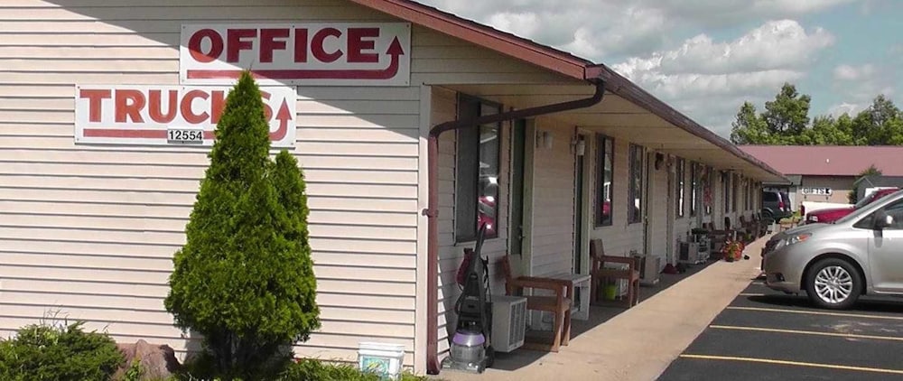 Ten Seven Motel in Osseo, United States