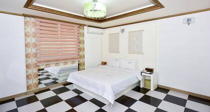 Queen Hotel