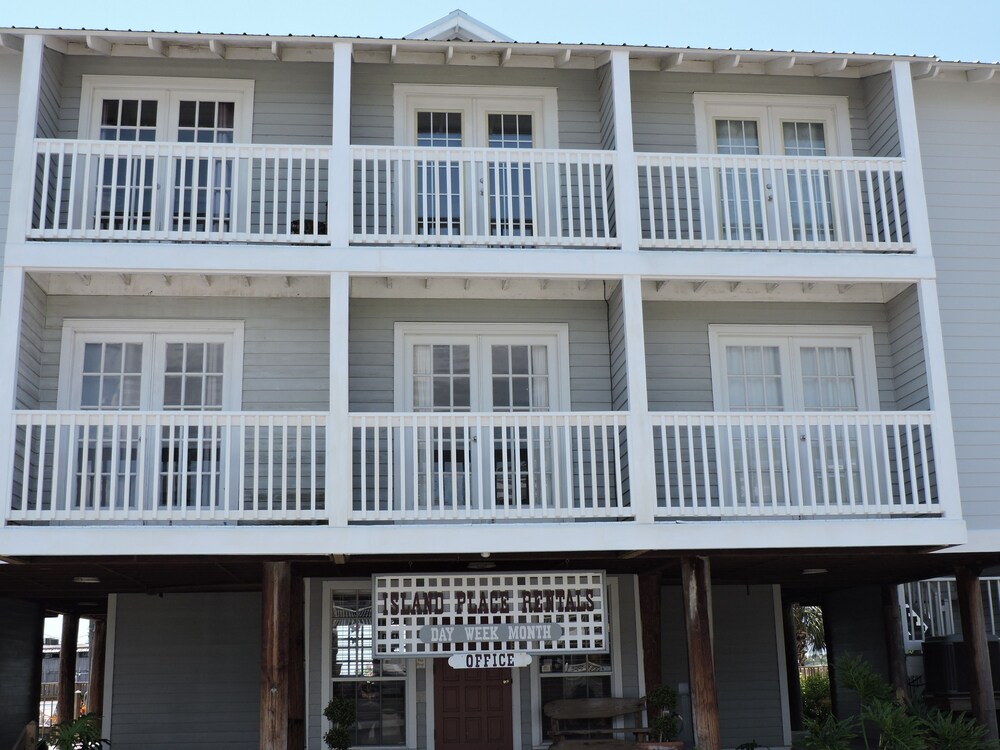 Island Place Condominium Association Inc Deals & Reviews (Cedar Key
