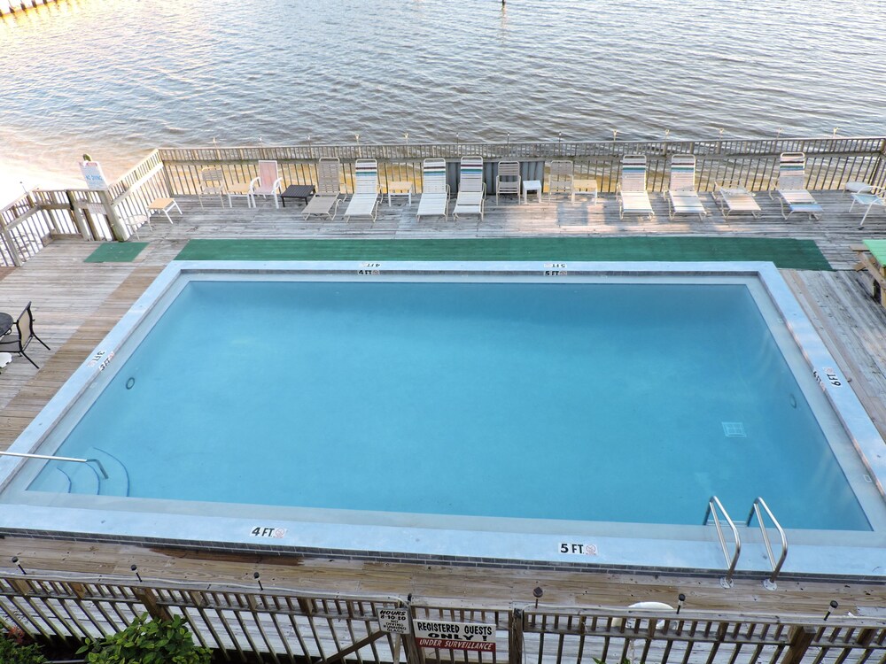 Island Place Condominium Association Inc Deals & Reviews (Cedar Key