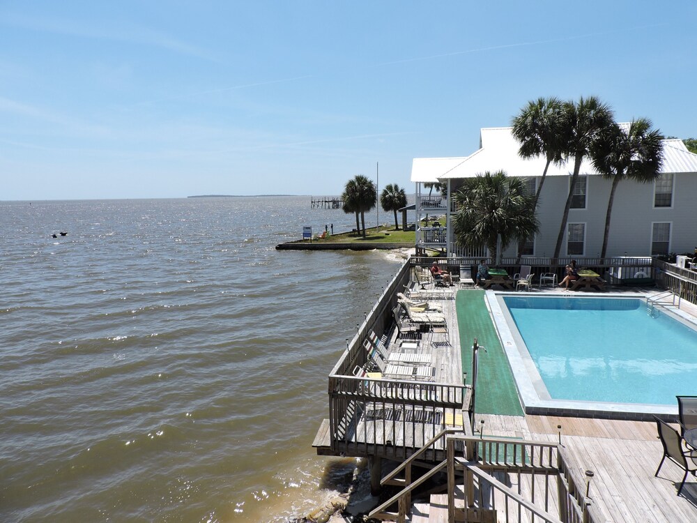 Island Place Condominium Association Inc in Cedar Key Best Rates