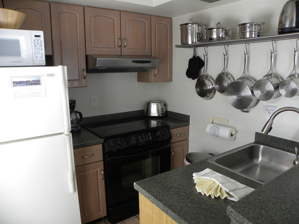 Island Place Condominium Association Inc Deals & Reviews (Cedar Key