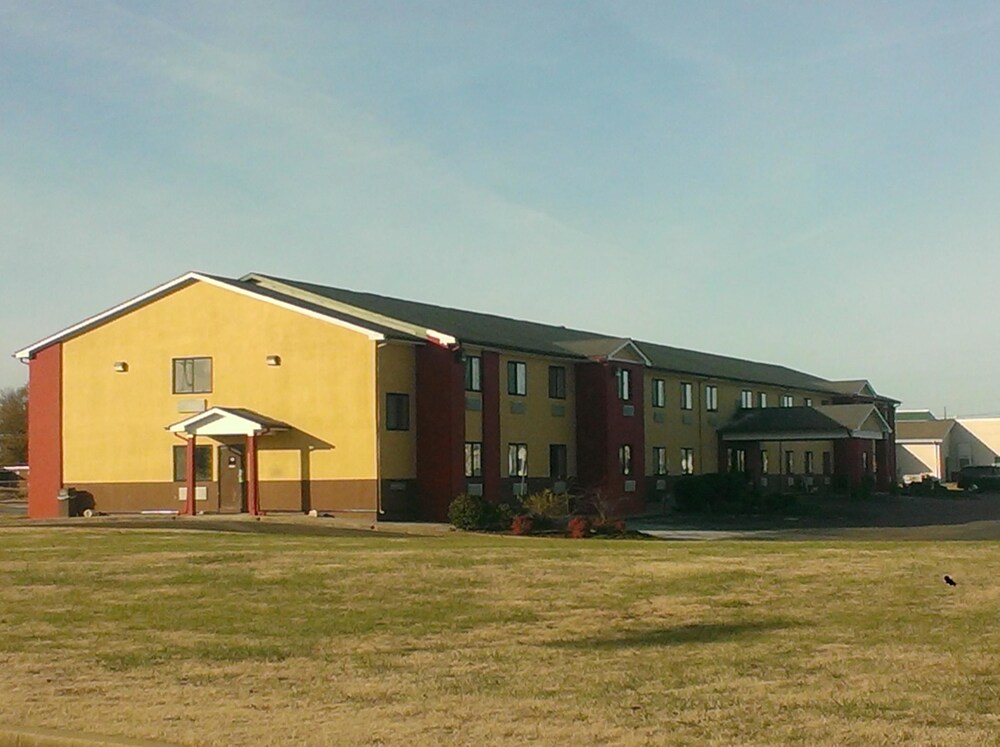Magnum Inn Union City Tn 1400 Vaden 38261 Property Grounds 1 Of