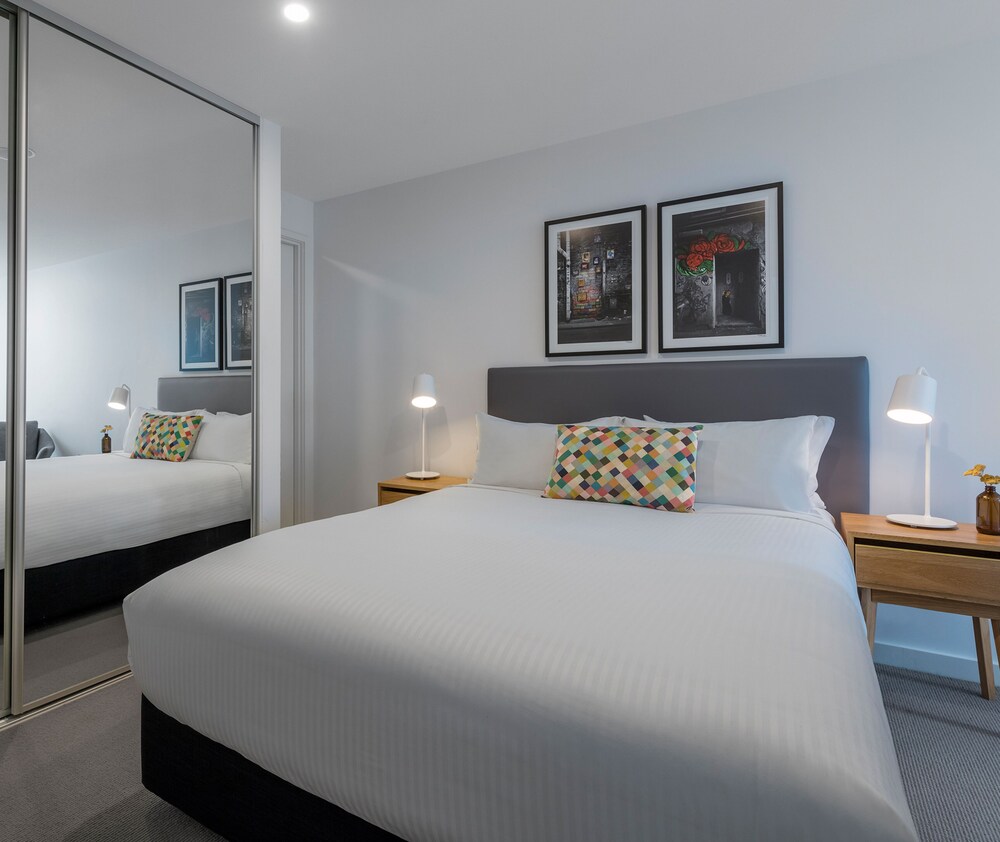 Oaks Melbourne Southbank Suites