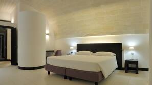 Minibar, una cassaforte in camera, una scrivania, Wi-Fi gratuito