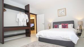 Minibar, in-room safe, desk, iron/ironing board
