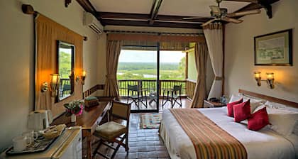 Paraa Safari Lodge