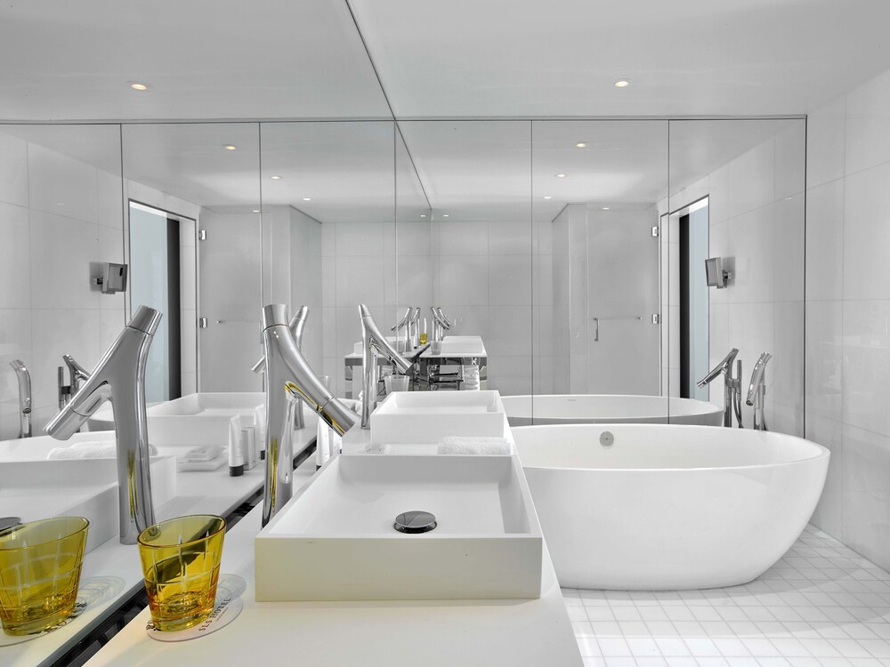 Deep soaking bathtub, SLS Brickell