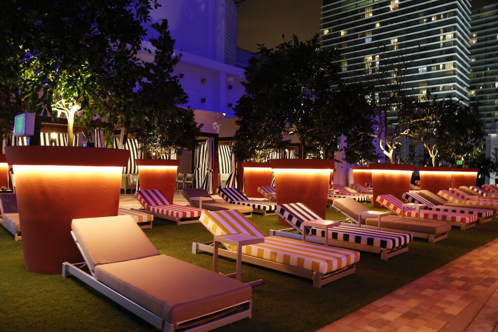 Sundeck, SLS Brickell