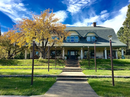 Pet Friendly Hotels In Mount Shasta 56 Dog Friendly Hotels - 