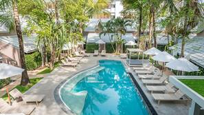 2 outdoor pools