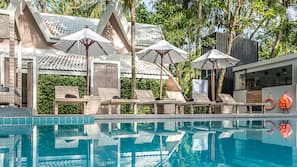 2 outdoor pools