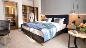 Hochwertige Bettwaren, Daunenbettdecken, Pillowtop-Betten, Minibar