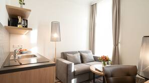 Hochwertige Bettwaren, Daunenbettdecken, Pillowtop-Betten, Minibar