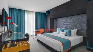 Minibar, coffre-forts dans les chambres, bureau