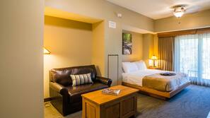 Desk, iron/ironing board, free WiFi, linens