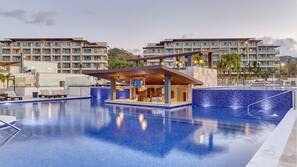 3 outdoor pools, pool loungers