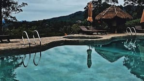 Piscine extérieure
